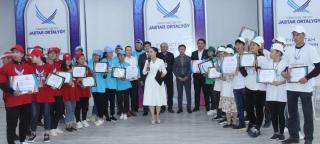 РЕАЛИТИ ШОУ: ТҮРКІСТАНДЫҚ ЖАСТАР АЛМА ТЕРІП, ҚОЙ ҚЫРҚЫП ЖАРЫСТЫ
