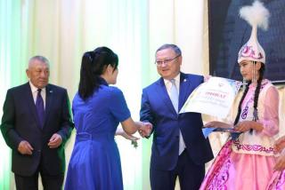 #Жақсылық жаса: Ақтөбелік кәсіпкер бес отбасыға пәтер сыйлады